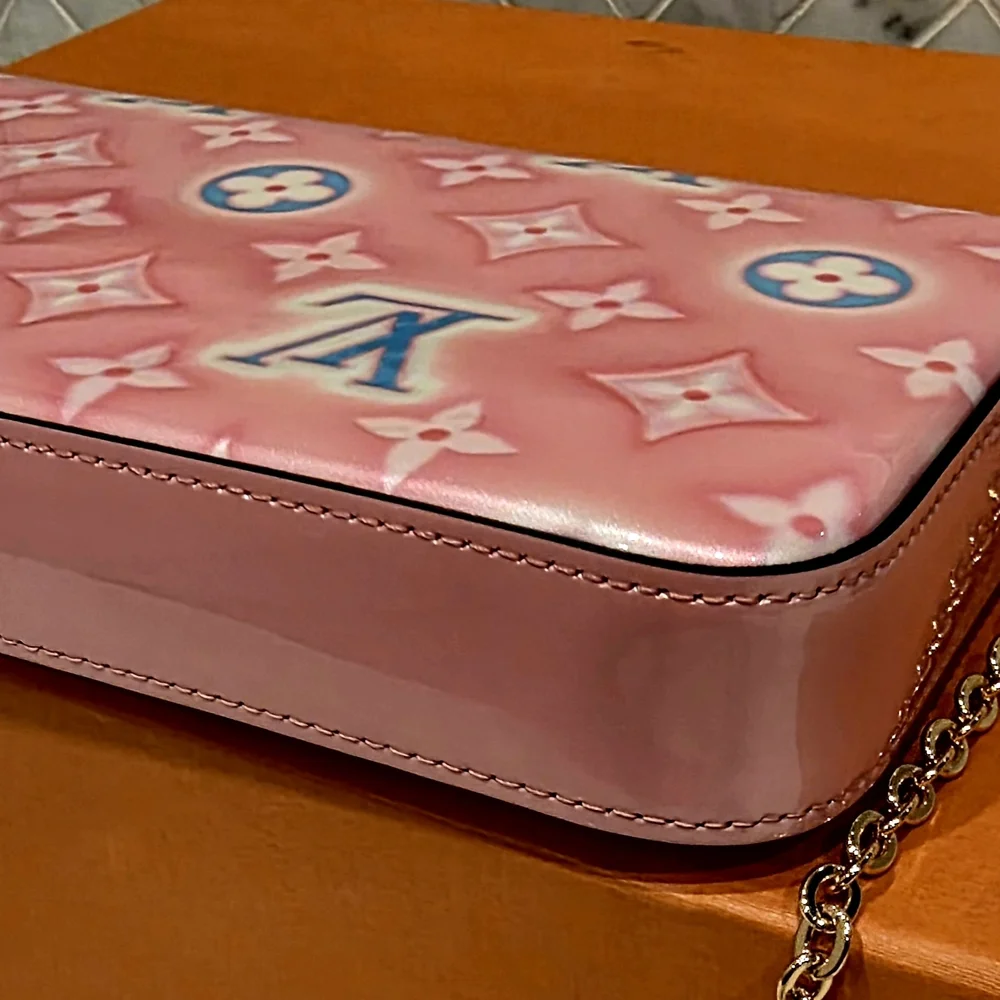 Louis Vuitton Felicie Pochette Valentines Edition New With Minor Color Transfer - Picture 11 of 15